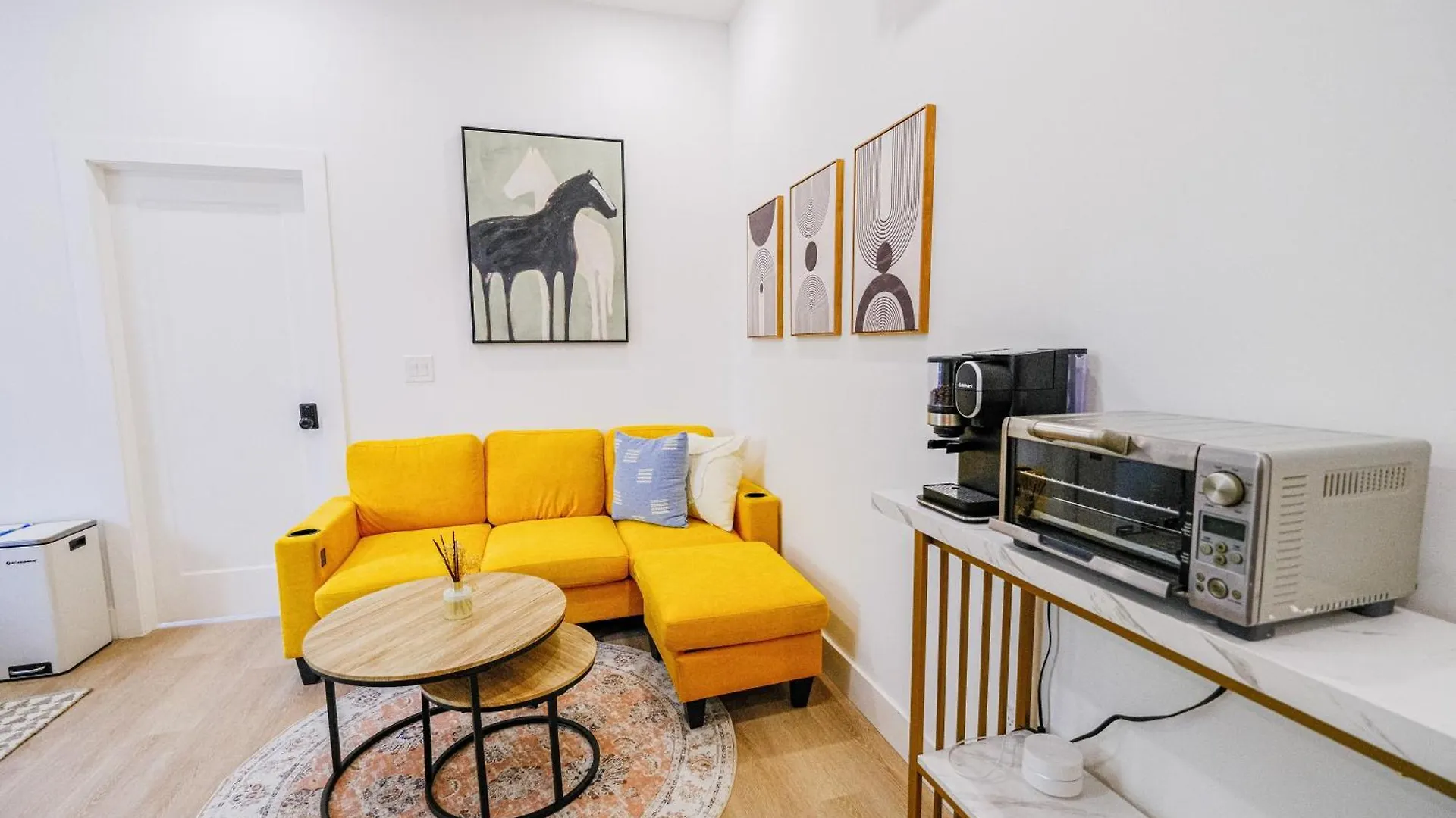 New Queen Bedroom With Private Bathroom In Central Toronto Canada