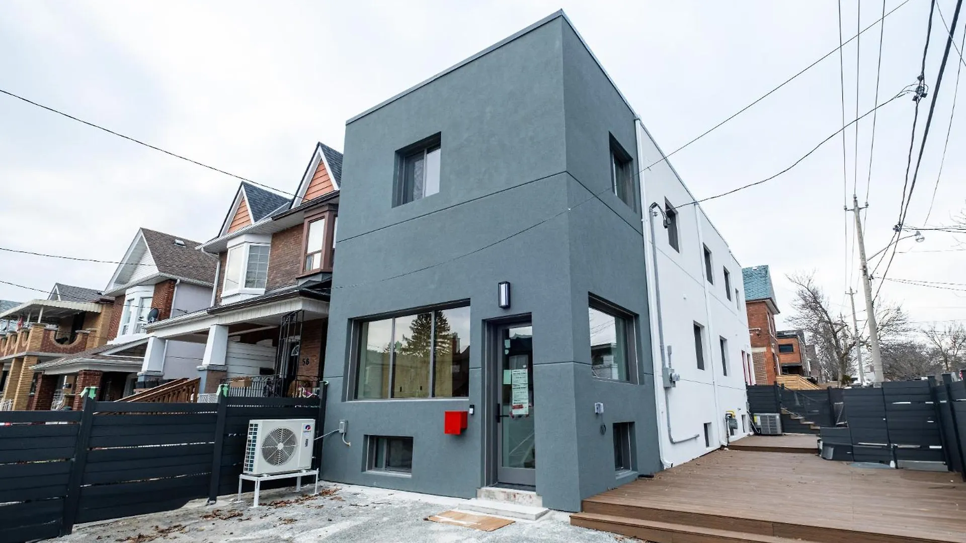 New Queen Bedroom With Private Bathroom In Central Toronto 0*,  Canada