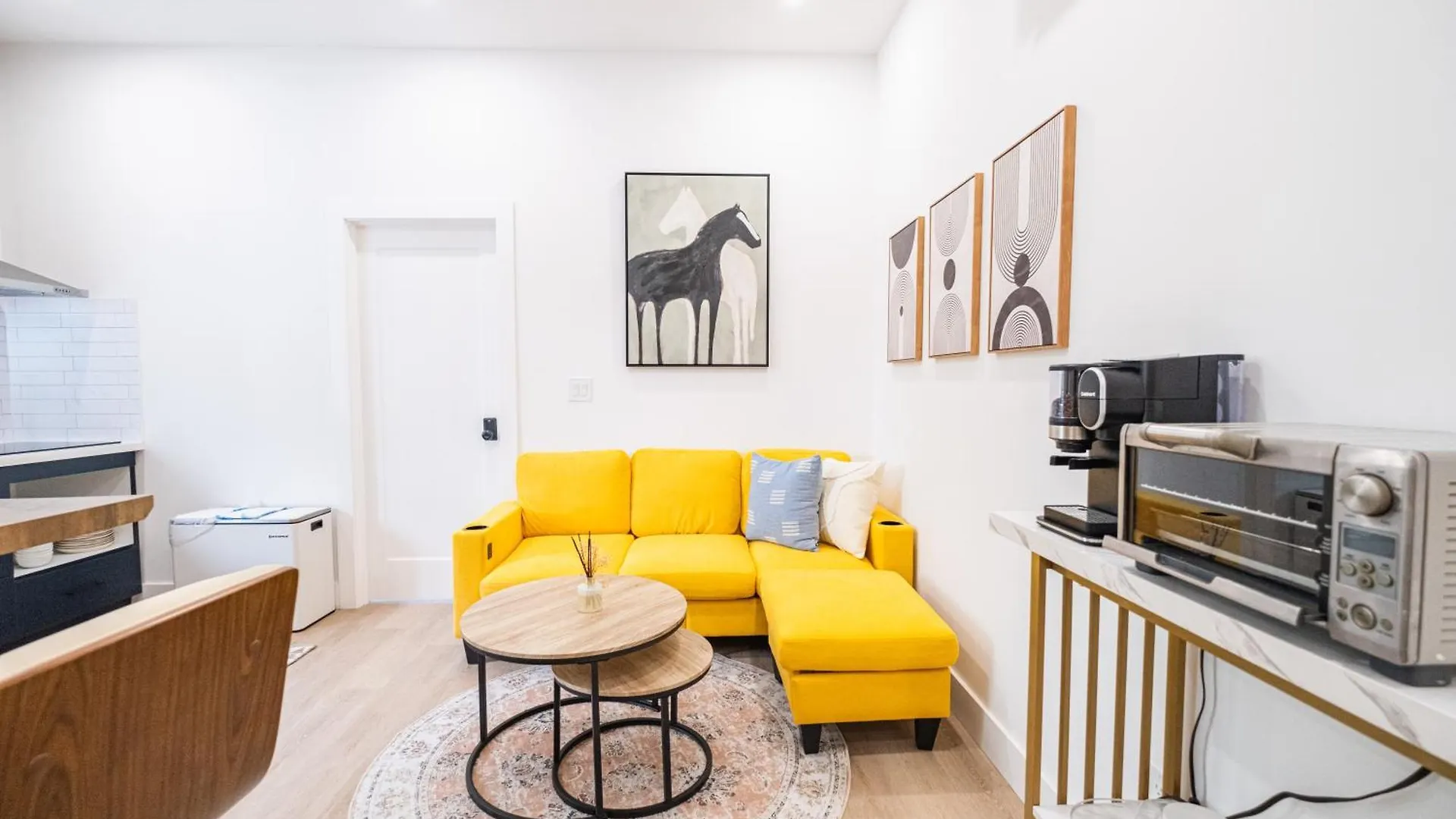 New Queen Bedroom With Private Bathroom In Central Toronto Homestay