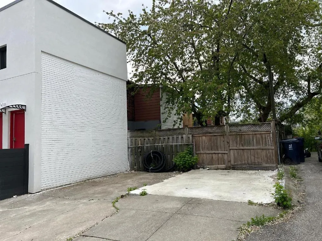 New Queen Bedroom With Private Bathroom In Central Toronto 0*,